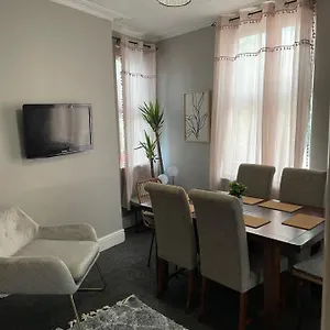 Perfect For Large Groups, Sleeps 15 Close To Centre , Sheffield United Kingdom